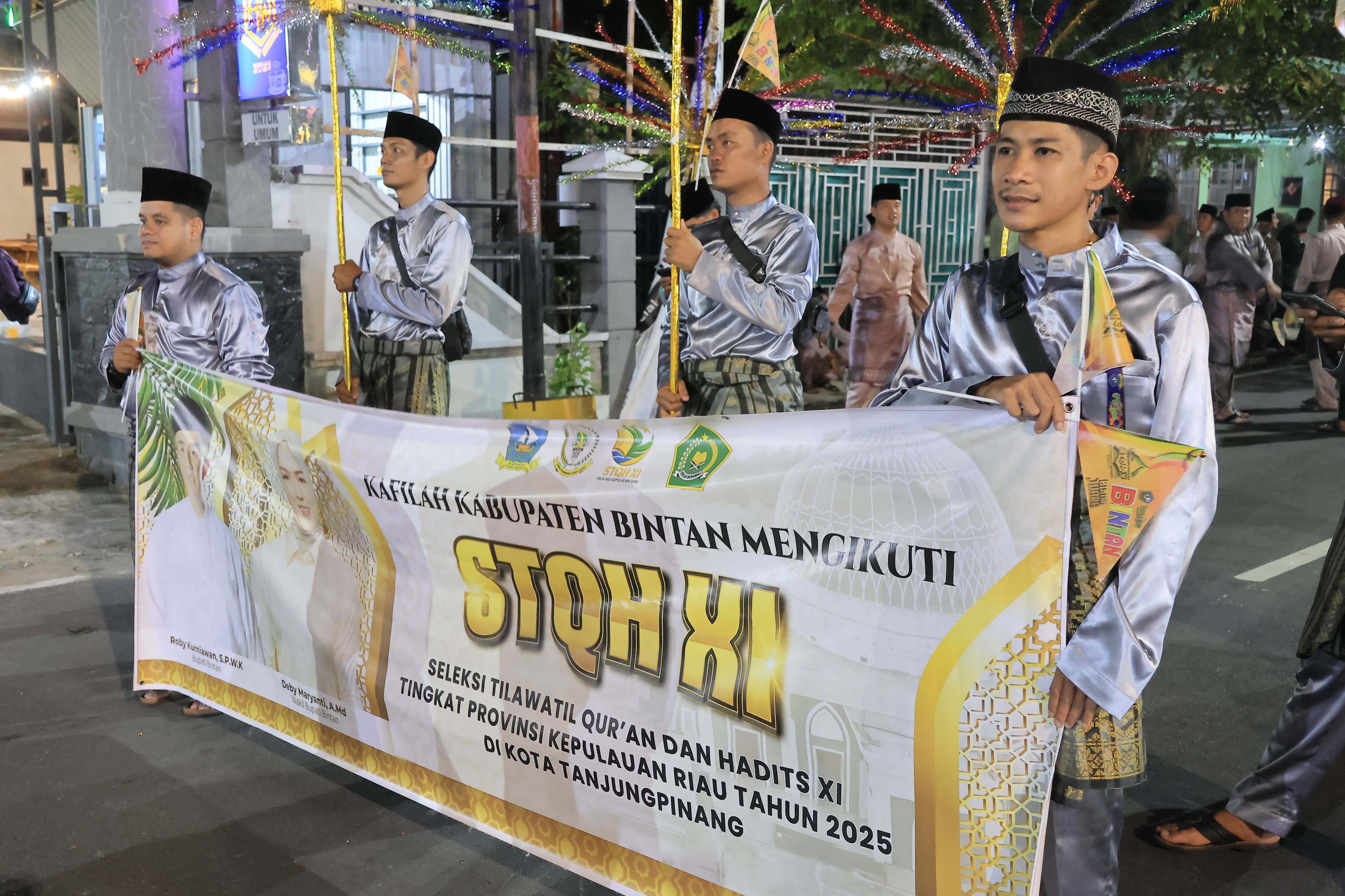 Defile Kafilah Bintan Turut Meriahkan Malam Pembukaan STQH Ke XI Kepri