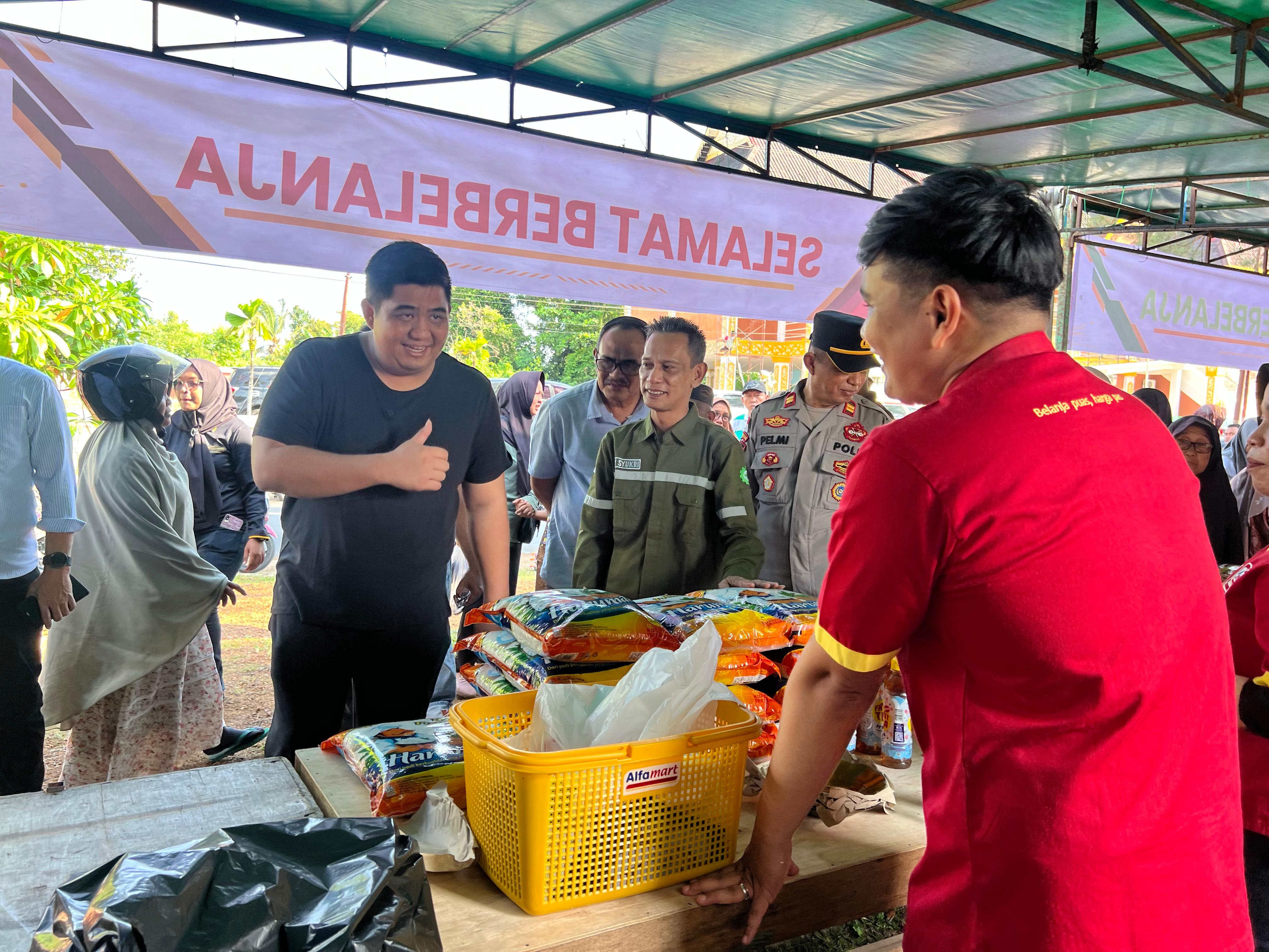 Tinjau Pasar Murah,  Bupati Roby : Ini Upaya Memastikan Stabilitas Harga dan Daya Beli Masyarakat