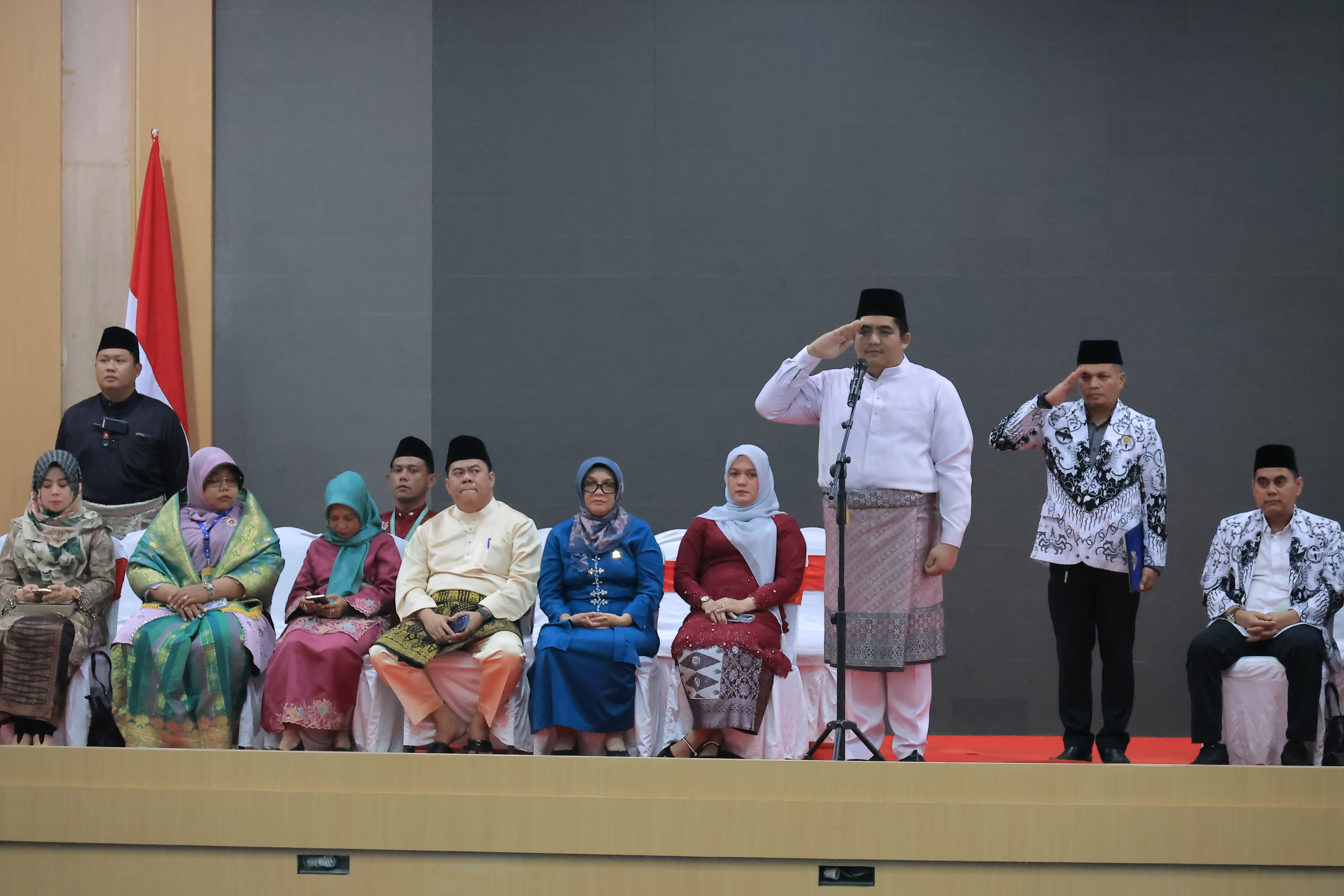 Bupati Bintan Pimpin Upacara Peringatan HUT ke-80 PGRI dan Hari Guru Nasional 2025